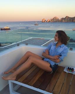 Olivia Culpo feet photo thumbnail