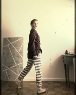 Camren Bicondova feet photo 3