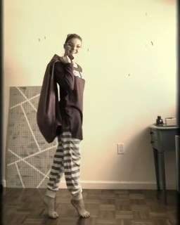 Camren Bicondova feet photo 5