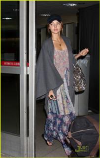 Miranda Kerr feet photo thumbnail