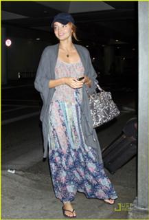 Miranda Kerr feet photo thumbnail