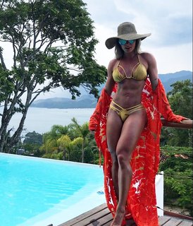 Juliana Salimeni feet photo thumbnail