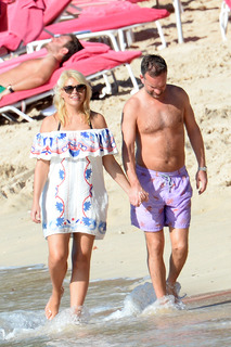 Holly Willoughby feet photo thumbnail