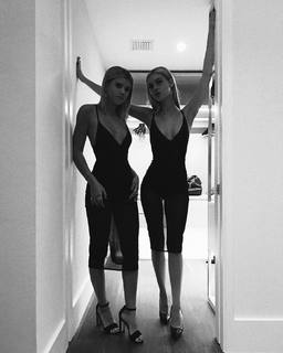 Sofia Richie feet photo thumbnail