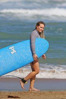 Hilary Duff feet photo thumbnail