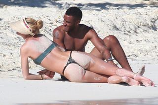 Doutzen Kroes feet photo thumbnail