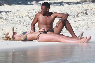 Doutzen Kroes feet photo thumbnail