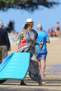 Jessica Alba feet photo thumbnail