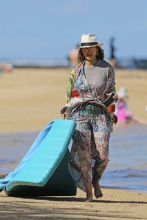 Jessica Alba feet photo thumbnail