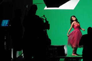 Selena Gomez feet photo thumbnail