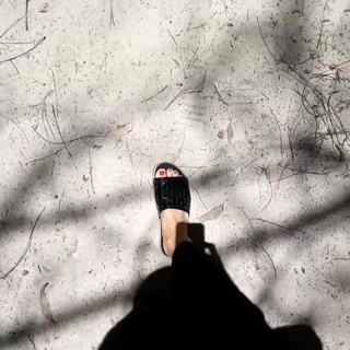 Nicole Neumann feet photo thumbnail