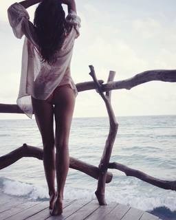 Shay Mitchell feet photo thumbnail