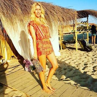 Nicole Neumann feet photo thumbnail
