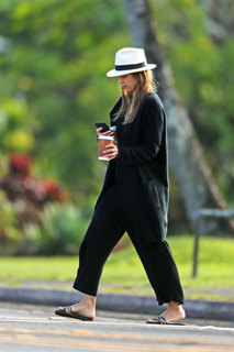 Jessica Alba feet photo thumbnail