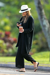 Jessica Alba feet photo thumbnail