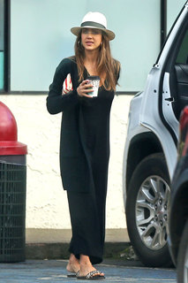 Jessica Alba feet photo thumbnail