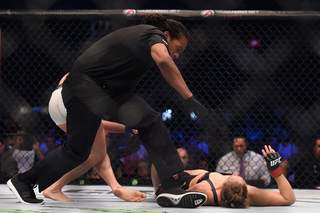 Holly Holm feet photo thumbnail