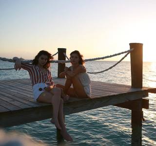 Hailee Steinfeld feet photo thumbnail