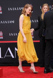 Emma Stone feet photo thumbnail