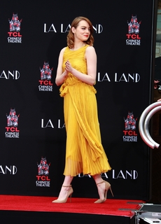 Emma Stone feet photo thumbnail