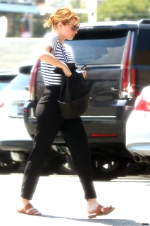 Emma Stone feet photo thumbnail