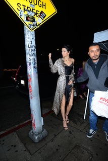 Kendall Jenner feet photo thumbnail
