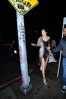 Kendall Jenner feet photo thumbnail