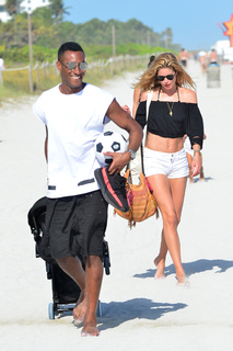 Doutzen Kroes feet photo thumbnail