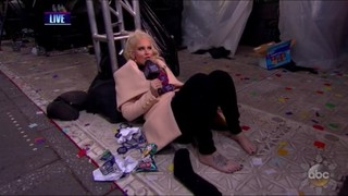 Jenny McCarthy-Wahlberg feet photo thumbnail