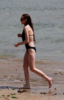 Lindsay Lohan feet photo thumbnail