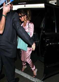 Kate Beckinsale feet photo thumbnail