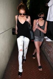 Lindsay Lohan feet photo thumbnail