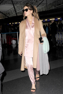 Kate Beckinsale feet photo thumbnail