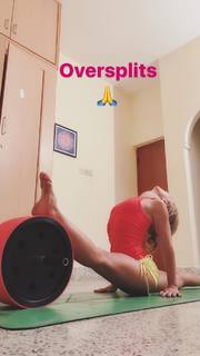 Kino MacGregor feet photo thumbnail