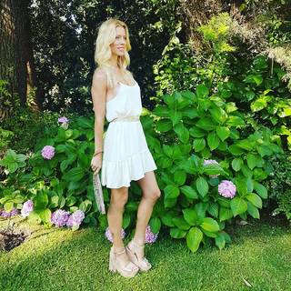 Nicole Neumann feet photo thumbnail