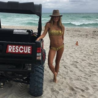 Kelly Bensimon feet photo thumbnail