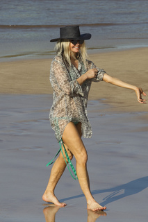 Fergie feet photo thumbnail