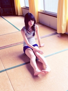 Asuka Saitô feet photo 3