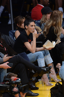 Kendall Jenner feet photo thumbnail