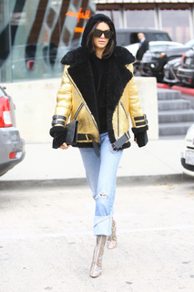 Kendall Jenner feet photo thumbnail