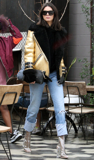 Kendall Jenner feet photo thumbnail