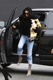 Kendall Jenner feet photo thumbnail