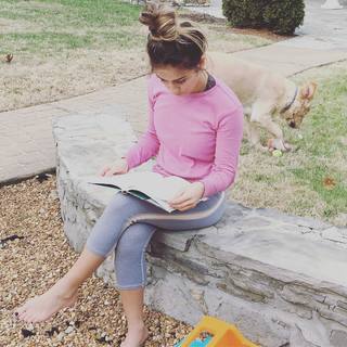 Jessie James Decker feet photo thumbnail