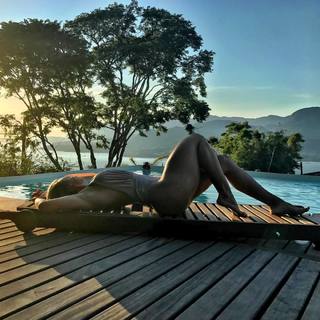 Juliana Salimeni feet photo thumbnail