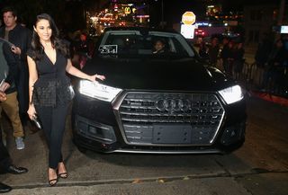 Emmanuelle Chriqui feet photo thumbnail