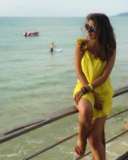 Raai Laxmi feet photo thumbnail