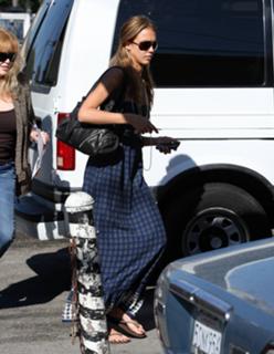 Jessica Alba feet photo thumbnail