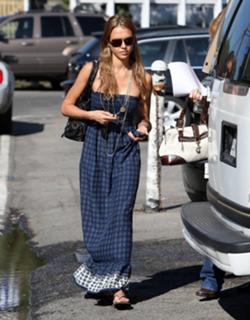 Jessica Alba feet photo thumbnail