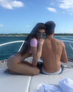 Hailee Steinfeld feet photo thumbnail