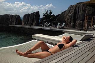 Ashley Graham feet photo thumbnail